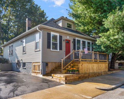 50 Vivian Avenue, Pawtucket