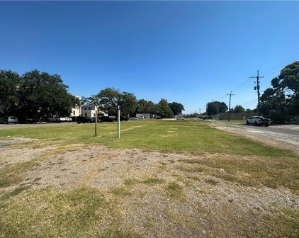1001-1007 W Saint Bernard  Highway, Chalmette