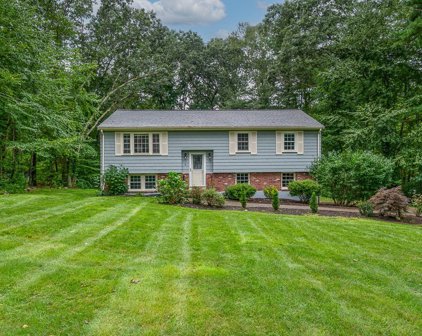 2 Whalen Rd, Hopkinton