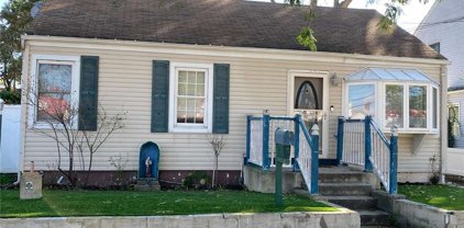 1078 N Broadway, Massapequa