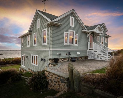 22 Shore Road, Narragansett