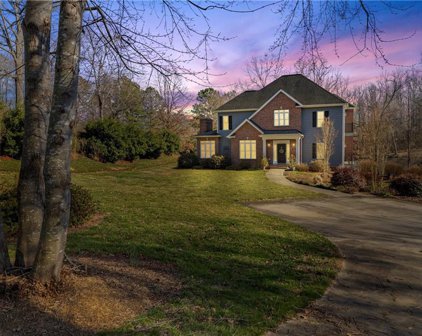 162 Twin Lakes Drive, Statesville