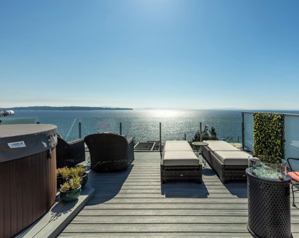 15365 Victoria Avenue, White Rock