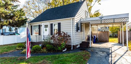 21 Wellesley Avenue, Pawtucket