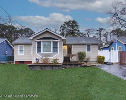 84 Woodland Drive, Brick