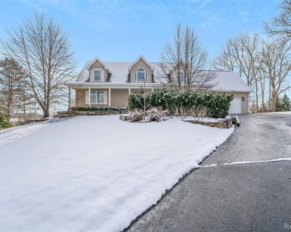 4490 N Squirrel, Auburn Hills