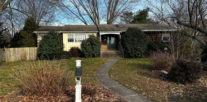 37 Storyland Lane, E. Setauket