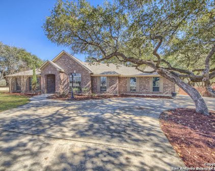 343 Flores Oaks Dr, Floresville
