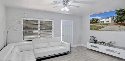 921 E 18th St, Hialeah