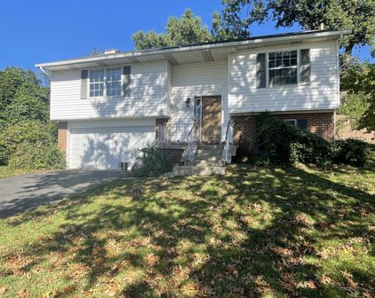 3010 Robin Ridge Ct, Fairfax