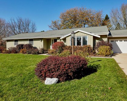 730 Maple Way North, Waukesha