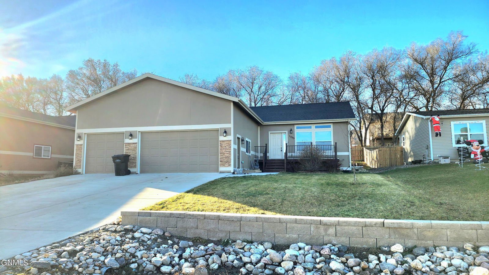 1325 E Pheasant Ridge Street, Watford City, 58854