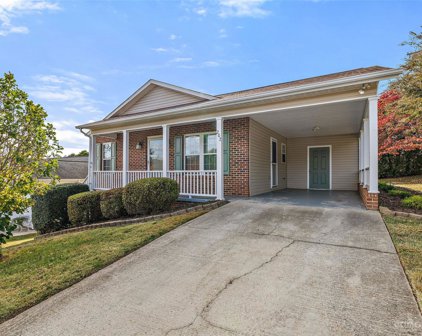 202 Summerfield Ne Court, Lenoir