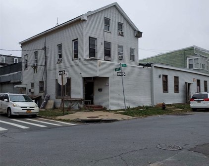 110-01 15 Avenue, College Point