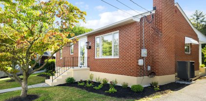 140 Wood Ave, Winchester
