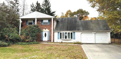 8 Hillcrest Place, Mt. Sinai