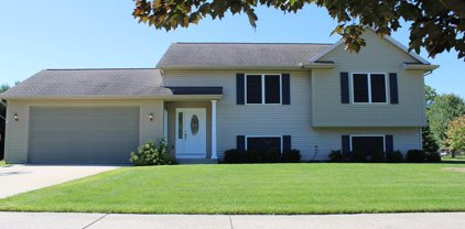 995 Sunset Hills Court NW, Walker