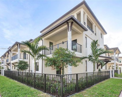 4572 Nw 83rd Pkwy, Doral