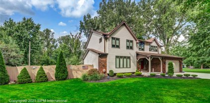 3 Burgundy, Amherst-142289