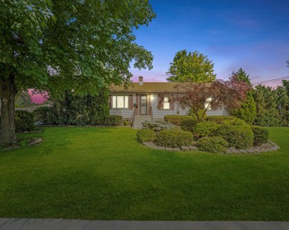 4431 Sunnyside Avenue, Brookfield