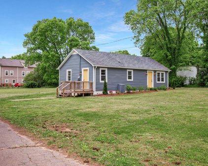 304 Walton Ferry Rd, Hendersonville