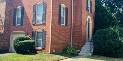 4267 Sleepy Lake Dr, Fairfax