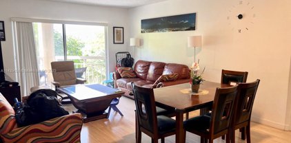 8290 Lake Dr Unit #416, Doral