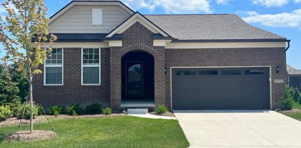 40641 AZALEA, Clinton Twp