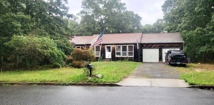 13 Christine Lane, Yaphank