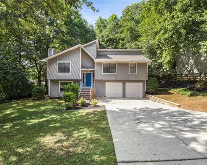 9905 Lake Forest Way, Roswell