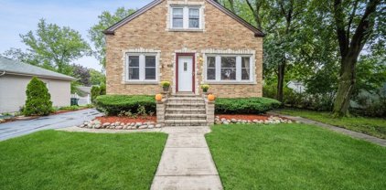 905 N Arlington Heights Road, Arlington Heights