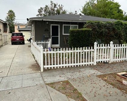 1955 Saint Louis Avenue, Signal Hill