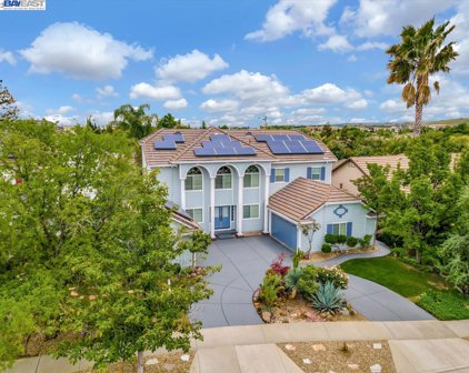 24 E Country Club Dr, Brentwood