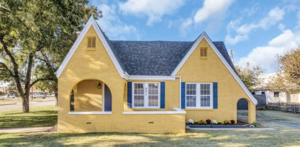 201 E Davis Street, Davis
