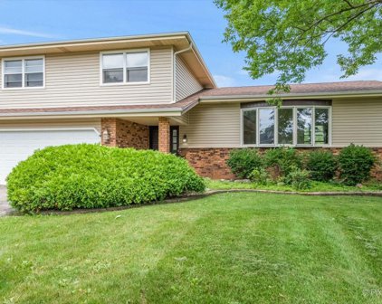 1312 Surrey Court, Algonquin