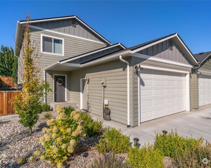 416 S Kansas Loop, East Wenatchee