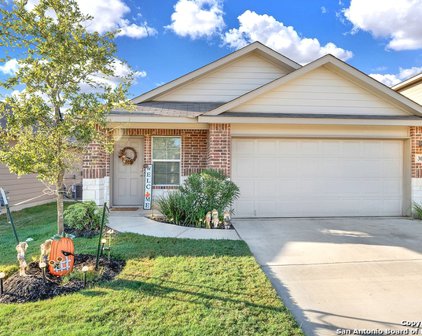 301 Middle Green Loop, Floresville