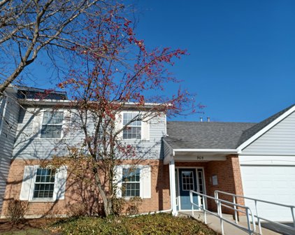 905 Golf Course Road Unit #4, Crystal Lake