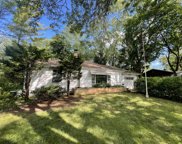 140 Leanore Ln, Brookfield image