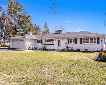 305 Lakeshore Drive, Battle Creek