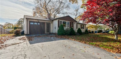 98 Wellspring Drive, Cranston