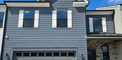498 Hanson St, Frederick