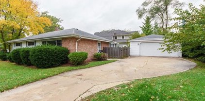 1301 N Illinois Avenue, Arlington Heights