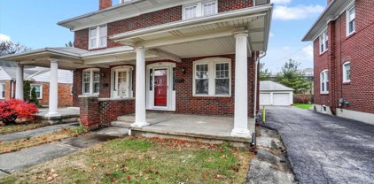 667 Colonial Ave, York