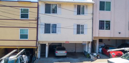 68 Lausanne AVE, Daly City
