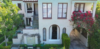 838 N Las Palmas Ave, Los Angeles