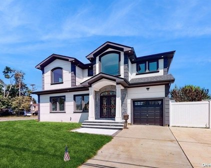147 9th Street, Hicksville