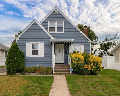 682 Arlington Avenue, Baldwin