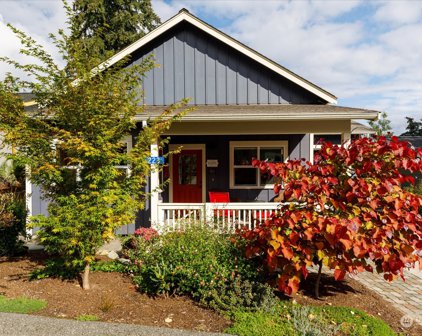 223 Clover Court, Langley