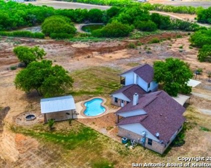 813 County Road 102, Floresville